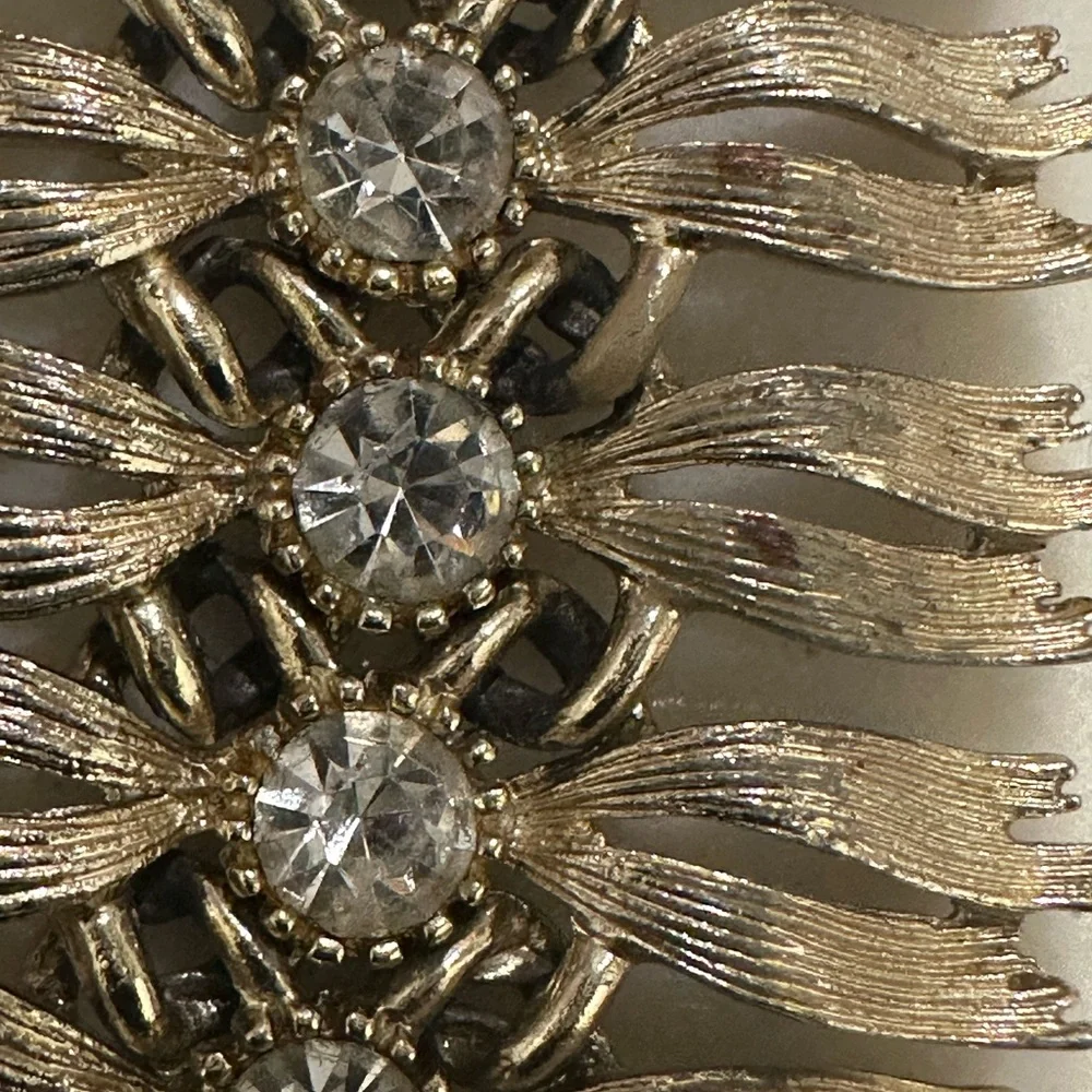 Vintage Lisner silver tone link bracelet/little this colorations due to age - Picture 7 of 9